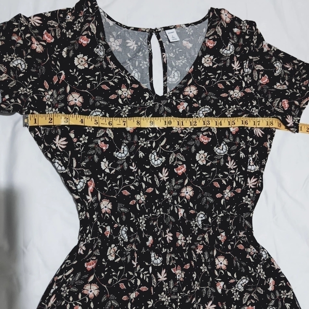3 X$25. Old Navy Multicolor hole back romper with pockets and elastic waist Sz S - Picture 11 of 14